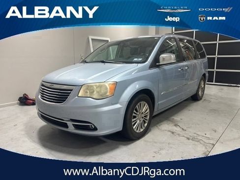 Used 2013 Chrysler Town & Country Touring-L w/ Trailer Tow Group FWD image 1