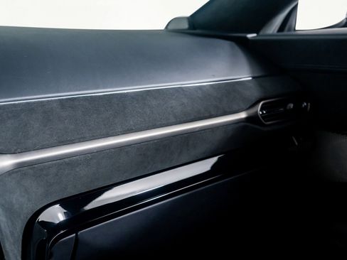 Used 2025 Aston Martin V8 Vantage Coupe image 36