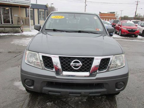 Used 2019 Nissan Frontier SV image 3