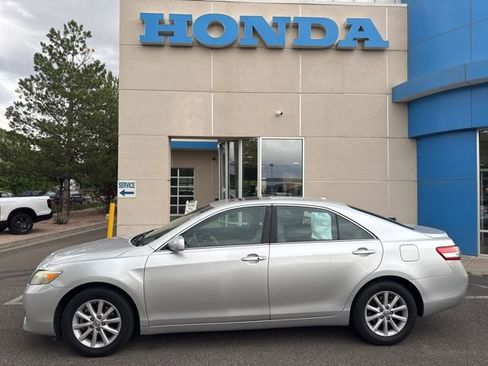 Used 2011 Toyota Camry XLE w/ XLE Extra-Value Pkg #2 FWD image 2