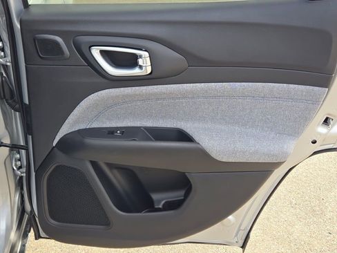 New 2025 Jeep Compass Latitude w/ Sun & Sound Group image 9