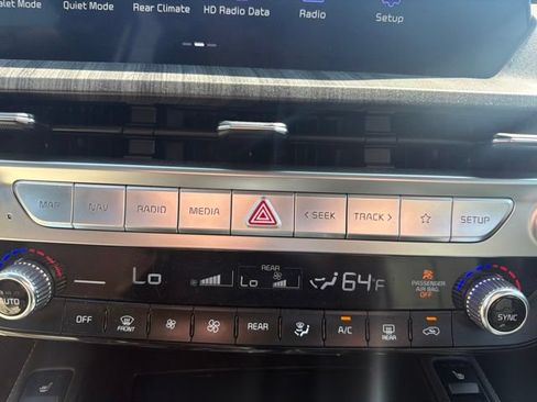 Used 2024 Kia Telluride EX w/ EX Captain's Chair Package AWD/4WD image 35