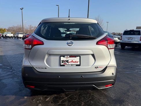 Used 2020 Nissan Kicks S image 6