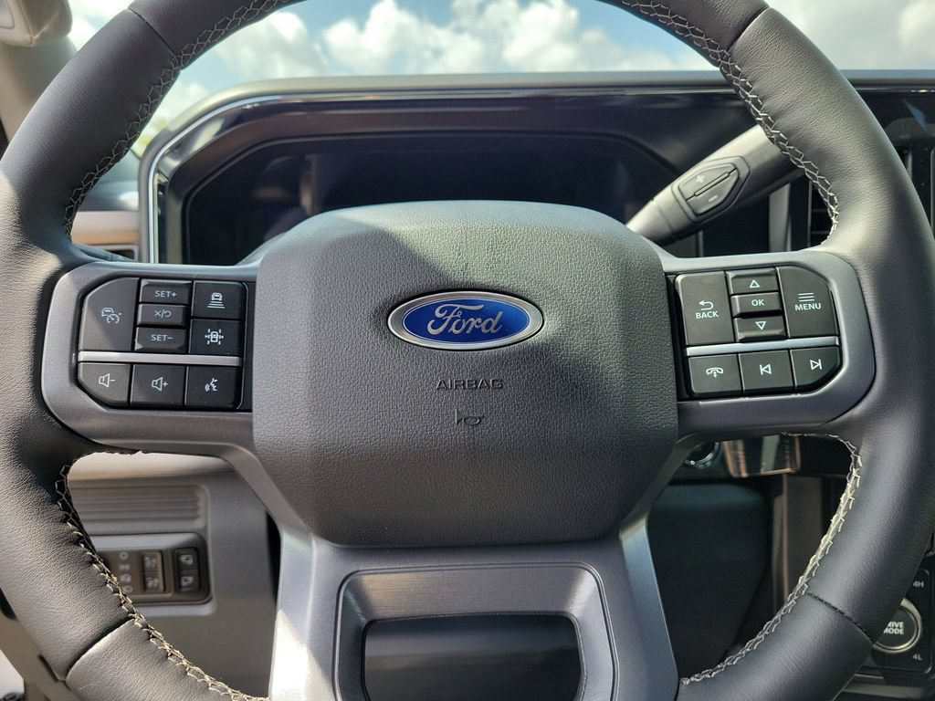 New 2026 Ford F250 Lariat w/ Black Appearance Package AWD/4WD image 15