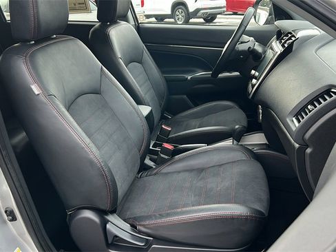 Used 2024 Mitsubishi Outlander Sport SE image 10