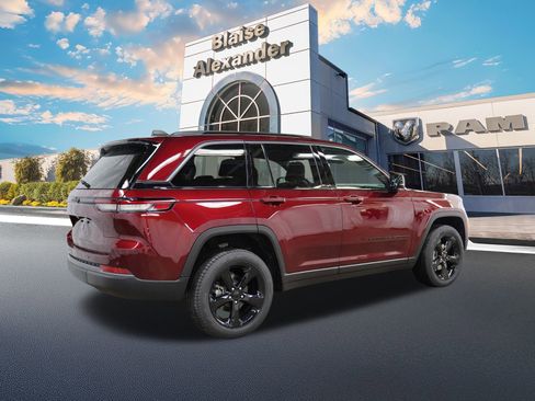 New 2026 Jeep Grand Cherokee Limited w/ Limited Altitude Package image 3