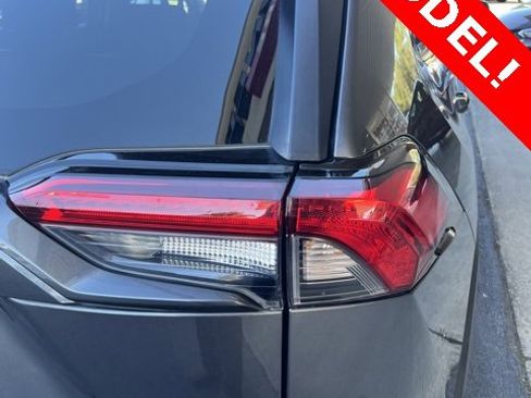 Used 2022 Toyota RAV4 XLE image 6