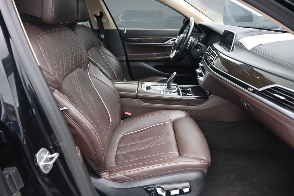 Used 2022 BMW 740i xDrive w/ Premium Package AWD/4WD image 10