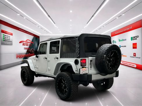 Used 2017 Jeep Wrangler Unlimited Sahara w/ Connectivity Group AWD/4WD image 6