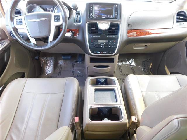Used 2014 Chrysler Town & Country Touring FWD image 23