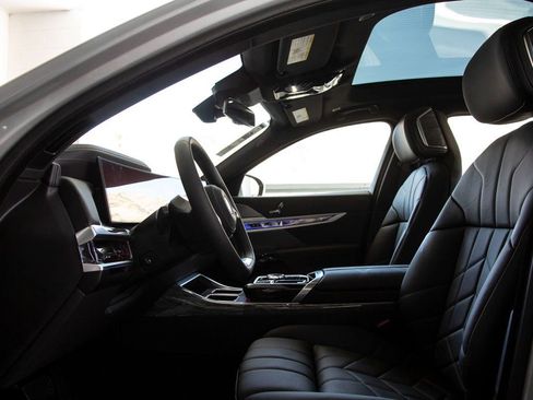 New 2025 BMW i7 xDrive60 image 15