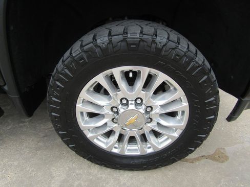 Used 2021 Chevrolet Silverado 2500 High Country w/ Z71 Off-Road Package AWD/4WD image 8