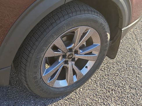 Certified 2022 Ford Explorer XLT w/ Equipment Group 202A image 10