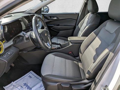 Used 2024 Chevrolet Trax LT w/ Driver Confidence Package image 11