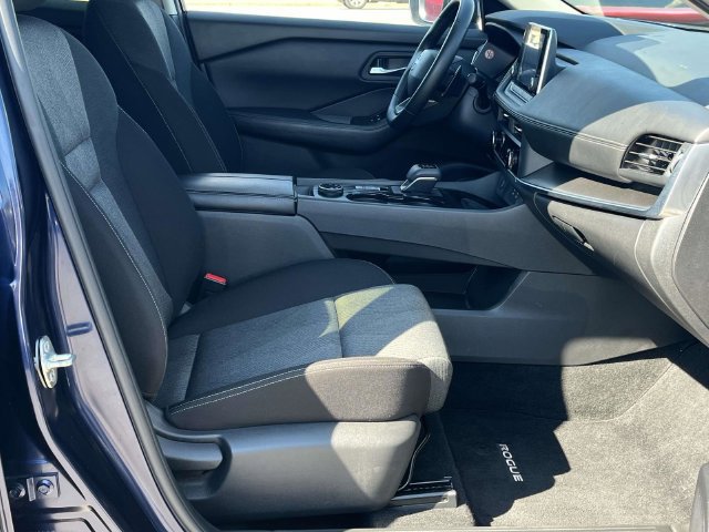 Used 2025 Nissan Rogue SV AWD/4WD image 24