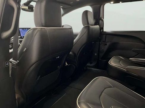 Used 2026 Chrysler Pacifica Limited w/ S Appearance Package FWD image 45