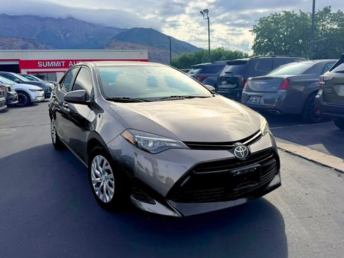 Used 2018 Toyota Corolla LE FWD image 2