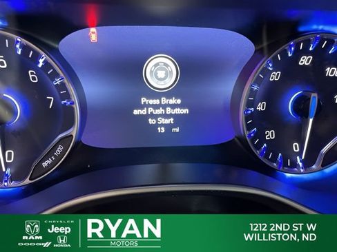 New 2026 Chrysler Pacifica Select AWD/4WD image 3