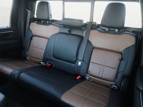 Used 2024 Chevrolet Silverado 3500 High Country w/ High Country Premium Package image 9