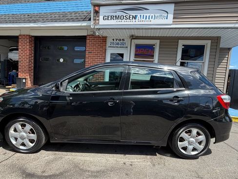 Used 2009 Toyota Matrix FWD image 2