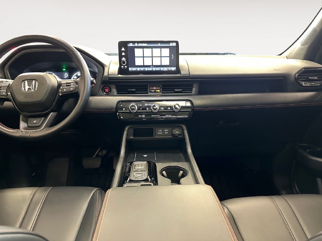 Used 2025 Honda Pilot TrailSport image 11