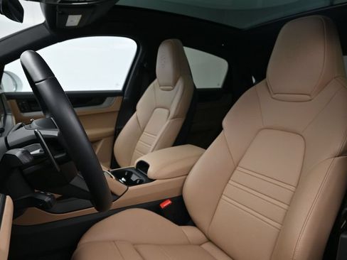 Certified 2026 Porsche Cayenne E-Hybrid Coupe AWD/4WD image 5