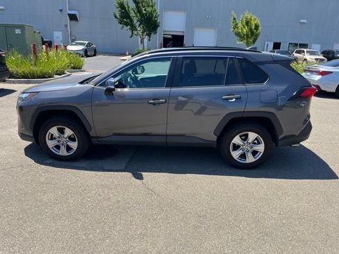 Used 2025 Toyota RAV4 XLE AWD/4WD image 8