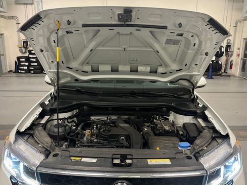 Used 2023 Volkswagen Taos SEL image 5
