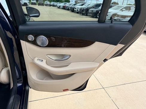 Used 2016 Mercedes-Benz GLC 300 image 27