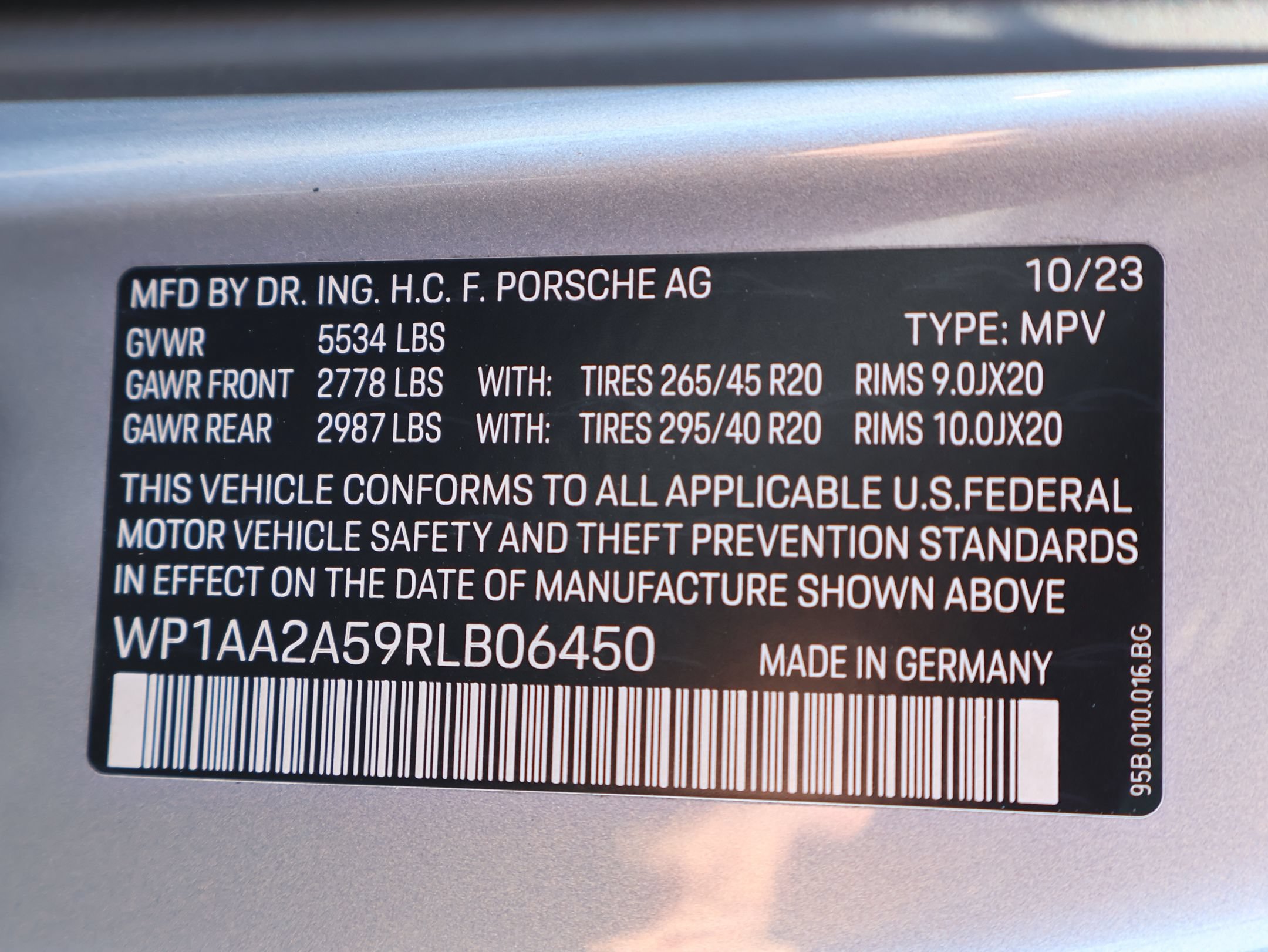 Used 2024 Porsche Macan Turbo AWD/4WD image 34