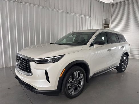 Certified 2025 INFINITI QX60 Luxe image 3