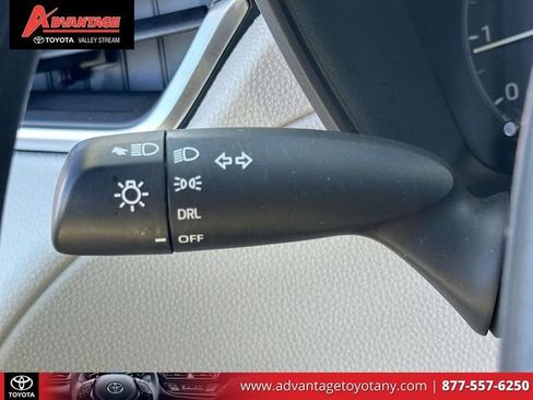 Used 2023 Toyota Corolla Cross L AWD/4WD image 25