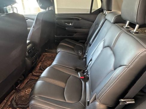 Used 2025 Honda Pilot EX-L image 8