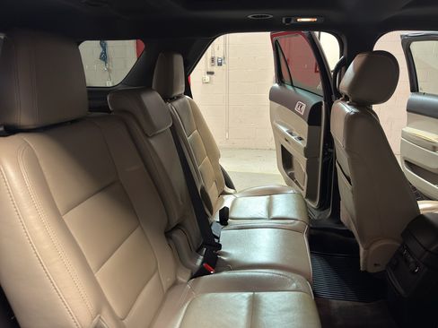 Used 2015 Ford Explorer XLT w/ Equipment Group 202A AWD/4WD image 25