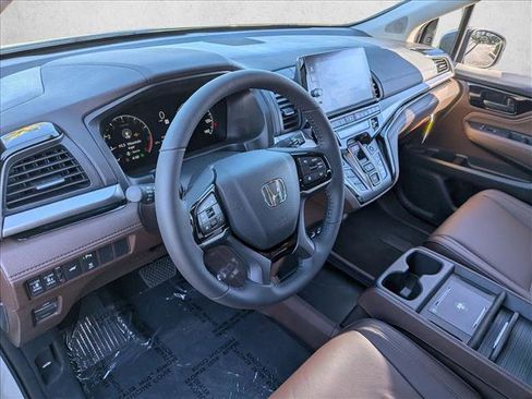 New 2026 Honda Odyssey Touring image 3