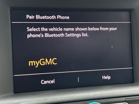 Used 2023 GMC Terrain SLE w/ Driver Convenience Package image 4