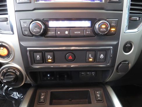 Used 2019 Nissan Titan PRO-4X w/ Pro-4x Convenience Package AWD/4WD image 21