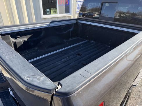 Used 2016 Nissan Titan SL image 6