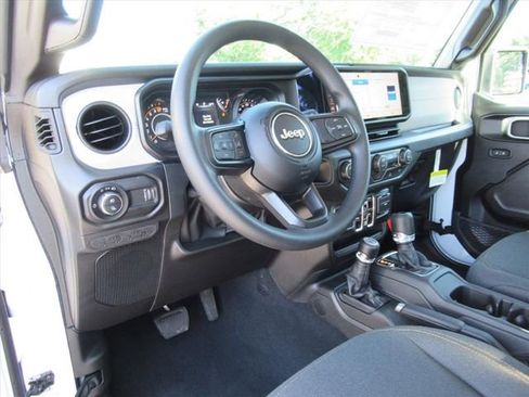 New 2026 Jeep Gladiator Sport AWD/4WD image 17