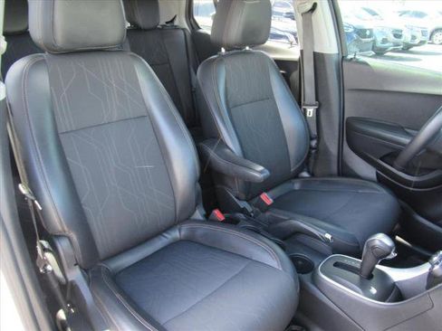 Used 2019 Chevrolet Trax LT w/ LT Convenience Package image 10