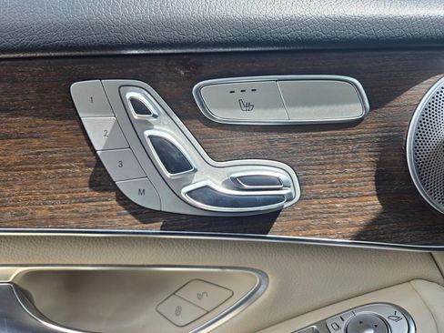 Used 2020 Mercedes-Benz GLC 300 image 17