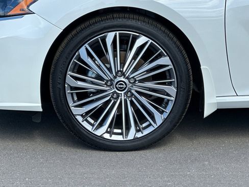 New 2025 Nissan Altima 2.5 SL image 32