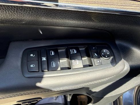 Used 2015 Jeep Grand Cherokee Overland AWD/4WD image 12