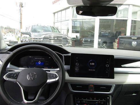 New 2026 Volkswagen Taos SE AWD/4WD image 24