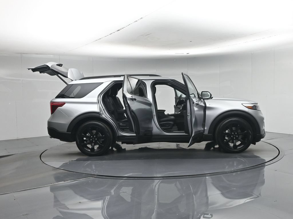 Used 2024 Ford Explorer ST-Line w/ Class IV Trailer Tow Package RWD image 5