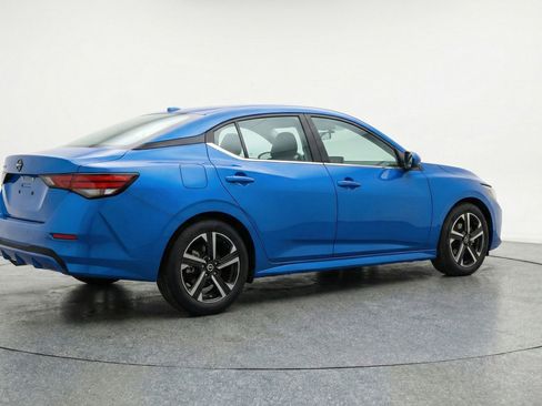 Used 2025 Nissan Sentra SV image 9