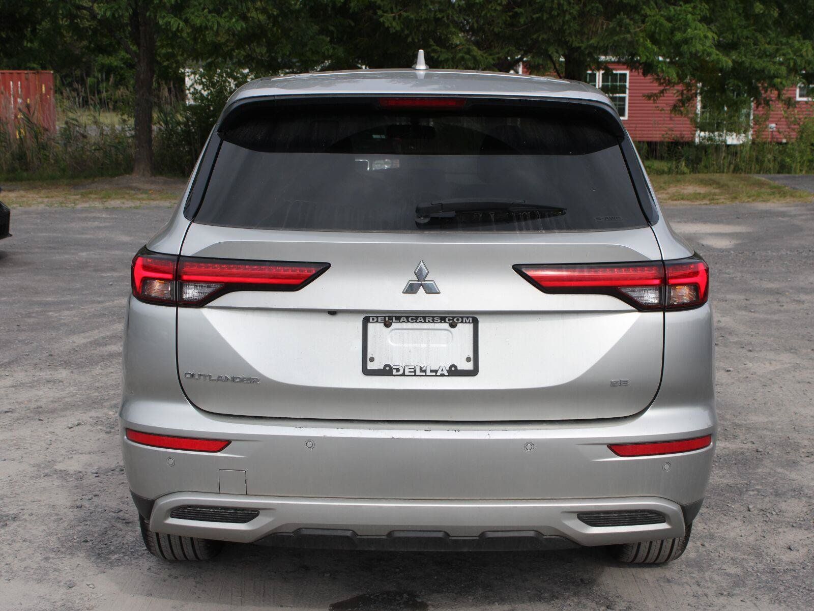Used 2022 Mitsubishi Outlander SE AWD/4WD image 6