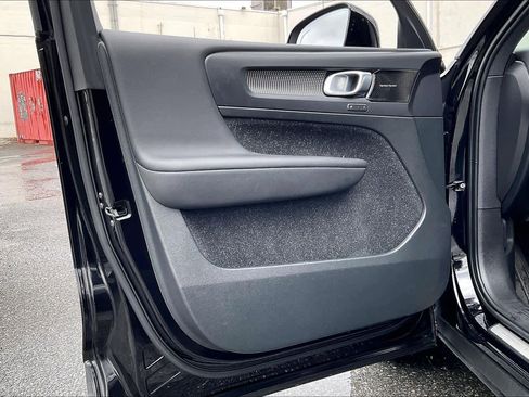 Used 2021 Volvo XC40 T5 R-Design w/ Advanced Package image 24