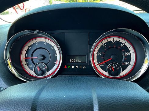 Used 2019 Dodge Grand Caravan SE w/ UConnect Hands-Free Group image 18