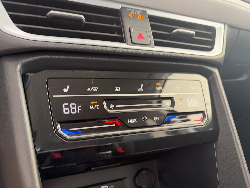Certified 2025 Volkswagen Taos SE FWD image 24